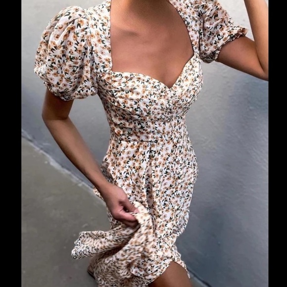 NWOT Floral Print Vintaged Inspired Summer Midi Dress with Puff Sleeve Detail - Picture 2 of 2